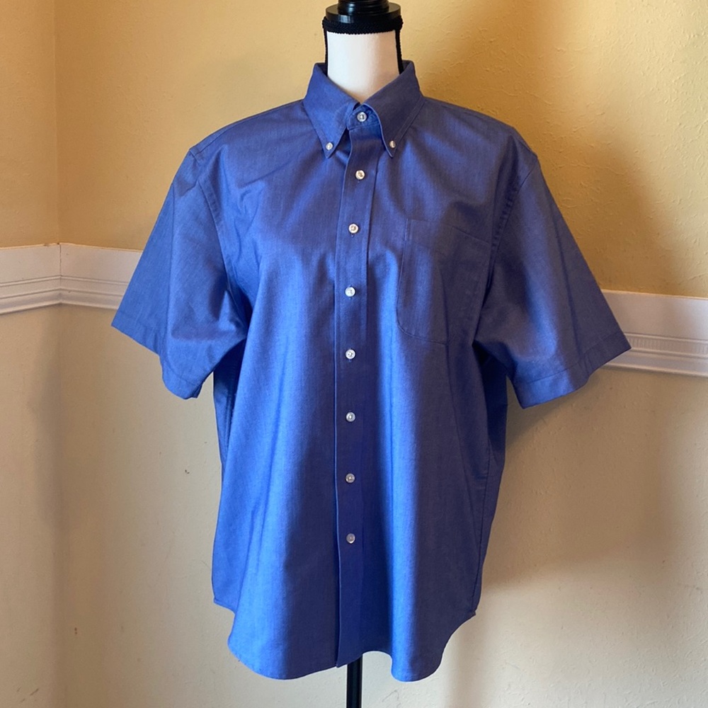 LANDS’END Men’s Button down shirt; Large; Short Sleeves; NWOT.